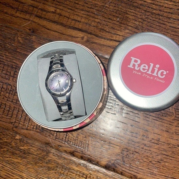 NWT RELIC Ladies Stain Steel Wet Watch Silver Tone - Picture 1 of 6